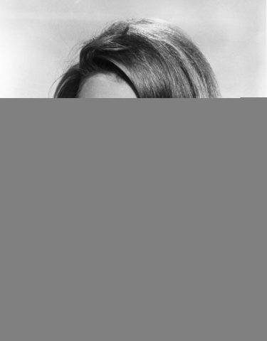 <p><b>Angie Dickinson</b>, l’attrice di Hollywood e amante decennale di Frank Sinatra, avrebbe avuto una relazione con Kennedy a cavallo tra il 1960 e il 1961, proprio mentre lui si apprestava a diventare il Presidente degli Stati Uniti d'America. Sembra che la Dickinson sia stata la "prima" ad entrare alla <b>Casa Bianca</b>.</p>