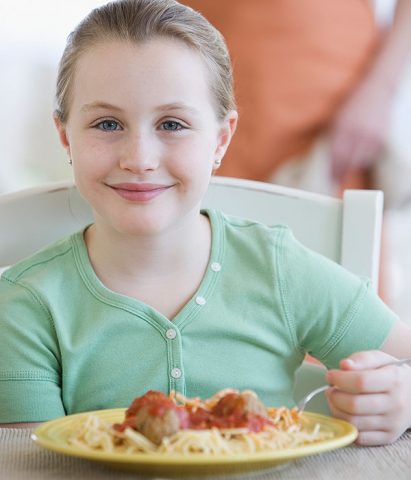 <p>La preparazione è finita! I bambini saranno contenti e soddisfatti e la <b>cena</b> avrà per loro un sapore ancora più delizioso!</p><p>Preparare le pietanze insieme è anche un ottimo modo di <b>invogliare i bimbi a mangiare</b> (per i piccoli inappetenti).</p>