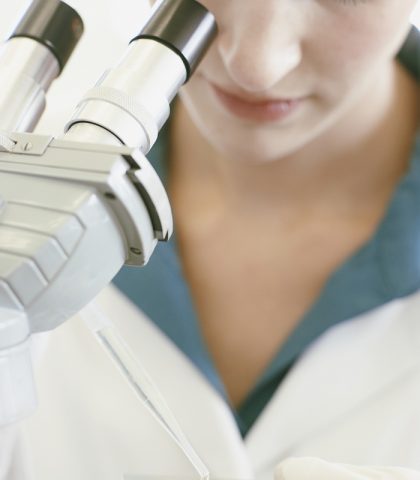 <p>Recenti ricerche scientifiche hanno confermato che la <b>curcumina</b> agisce come aiuto-prevenzione naturale di diverse <b>neoplasie</b>. In particolare, è stato appurato che bocca, colon, fegato e seno possano beneficiare dell’assunzione di curcuma in maniera davvero significativa.</p>