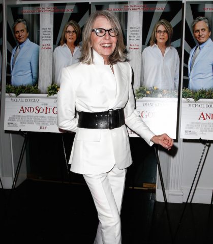 <p>Pur essendo molto vicina ai 70 anni, Diane Keaton non ne dimostra meno di 60, e questo nonostante non si sia mai lasciata tentare dal bisturi del chirurgo.</p>