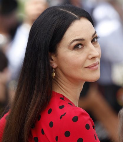 <p>l nostro orgoglio nazionale ha affermato di sentirsi meglio ora che a 20 anni, e di vivere la propria età con distacco e una sana ironia: «Sto bene nella mia pelle - ha detto - niente chirurgia, niente botox. È bello scoprire che ogni età può dare».</p>