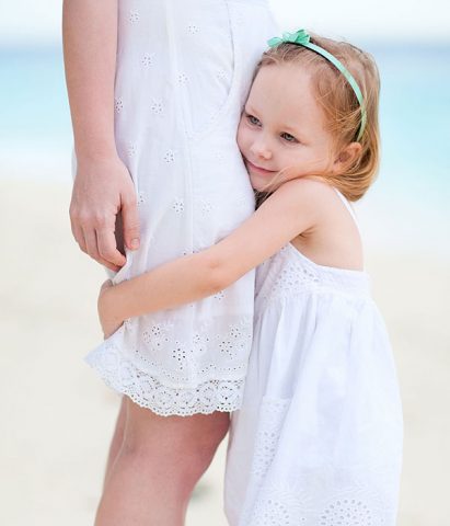 <p>La questione <b>qualità o quantità di tempo</b> è sicuramente figlia del <b>senso di colpa</b> che accompagna le <b>mamme</b>. Un senso di colpa amplificato quando si rientra al lavoro e si lascia il bebè alle cure di terzi per molte ore della giornata. Uno stato d'animo impossibile da dissipare ma che deve essere gestito con una certa <b>serenità</b>. Se siamo sicure di stare facendo il massimo per i <b>nostri figli</b> bisogna sforzarsi di vivere con minor intensità il senso di colpa insito dell'essere madri. La nostra serenità è quella dei nostri figli ed è quel sentimento che poi condiziona<b> il tempo che trascorriamo con loro</b>, poco o tanto che sia!</p><p><a href="https://www.donnamoderna.com/mamme/posso-aiutarti-mamma/tempo-figli-qualita-quantita/photo/La-sintonia-tra-mamma-e-bambino#dm2013-su-titolo" target="_self"><i>Continua a leggere...</i></a></p>
