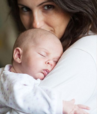 <p>Cosa rimarrà ai nostri <b>figli </b>dei lunghi pomeriggi passati insieme? O delle ore riempite da altri in nostra assenza quando siamo <b>fuori per lavoro</b>? Siamo sicure che questi elementi andranno a pesare così tanto nel nostro <b>rapporto con i figli</b>? Forse preoccuparci meno del tempo e più dell'<b>amore</b> che trasmettiamo ai nostri bambini è il segreto per costruire un rapporto di fiducia solido nel tempo. Per far sentire i nostri figli sicuri di essere amati (e quindi <b>sicuri di se stessi</b>).</p><p>Se la ricetta del tempo migliore da passare con i figli non esiste, quella dei <b>sentimenti</b> che ci legano a loro è chiara e facile da mettere in pratica. La sintonia tra madre e figli prescinde dal tempo passato insieme, è frutto solo della <b>sensibilità e attenzione</b> che ognuno di noi possiede. Ed è la ricetta per fare <b>felici</b> i nostri <b>bambini</b>.</p>