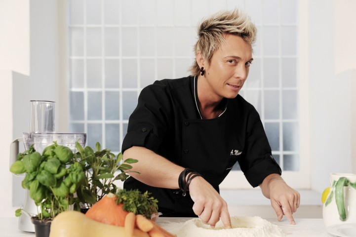 <p><b>Cucinare per molti è un obbligo, come renderla un'attività piacevole?</b></p><p>Pensare che mentre stai cucinando stai creando qualcosa di esclusivamente tuo.</p>