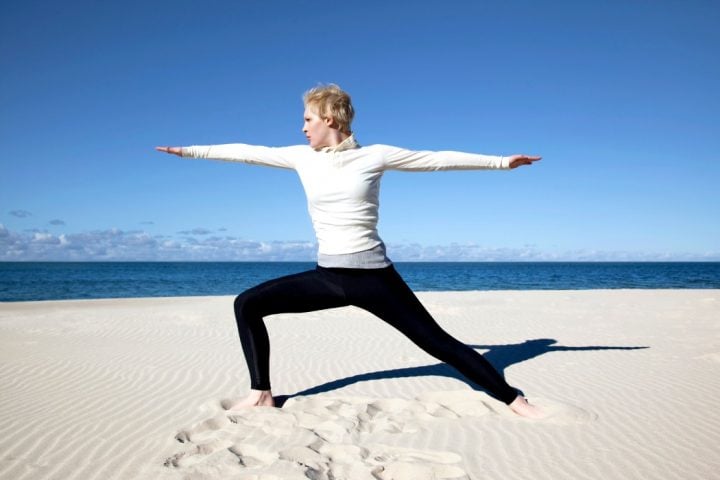 <p><b>METABOLISMO ATTIVO</b> </p><p>Il gioco del <b>ping pong</b>, il cui nome risale al suono onomatopeico delle palline che rimbalzano, comporta uno sforzo cardio-vascolare: esercizio prezioso per il <a href="https://www.donnamoderna.com/salute/vivere-meglio/6-buone-abitudini-salute-cuore" target="_self">cuore</a> e il benessere muscolare, grazie all'<b>alternanza</b> fra metabolismo aerobico e anaerobico. Praticandolo con regolarità migliorano velocità, forza e coordinazione, soprattutto a livello degli arti inferiori. Inoltre, ha effetti benefici sul <b>metabolismo</b> basale. Il tempo di un incontro di tennistavolo solitamente è di circa <a href="https://www.donnamoderna.com/salute/vivere-meglio/15-minuti-per-allenarsi-mangiare-meditare" target="_self">15 minuti</a>: un soggetto con un peso standard di 70 kg in un’ora consumerà circa 280 kcal, senza contare l'effetto <b>buon umore</b> derivante da questa attività, nata alla fine dell'Ottocento e diventata un trend nel Novecento.</p>
