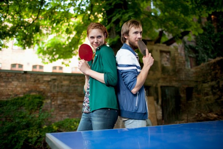 <p><b>CORPO E MENTE IN ARMONIA </b></p><p>Un'indagine di approfondimento sulle demenze effettuata in <b>Giappone</b> ha sottolineato che la pratica continuativa del ping pong, o <b>tennistavolo</b>, contribuisce a migliorare <a href="https://comefare.donnamoderna.com/come-migliorare-la-coordinazione-14951.html" target="_self">coordinazione</a>, equilibrio e vigilanza, fattori fondamentali per la prevenzione delle <b>malattie degenerative</b> e, in generale, componenti importanti per una profonda armonia corpo-mente. Fare sport genera una risposta <b>positiva</b> a livello celebrale, come dimostrato da numerosi studi. Un team di neurologi della <i>Mayo Clinic di Rochester</i>, negli Stati Uniti, ha confrontato le diverse discipline sportive ammesse ai Giochi Olimpici analizzando l'impegno muscolare, articolare e cerebrale: il risultato? Nel cervello si attiva una sorta di <b>doping benefico</b> in grado di combattere la neurodegenerazione.</p>