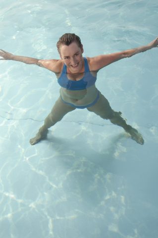 <p>Il <b>nuoto</b> è magico perché ti permette di usare tutti i muscoli e, grazie al <b>micromassaggio</b> dell’acqua, aiuta a eliminare il ristagno di liquidi. Non distruggerti di fatica e mantieni il tuo ritmo.</p>