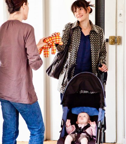 <p><b>A MISURA DI BEBÈ</b></p><p>Si chiama <b>Children Hospitality</b> il programma Chicco che mette a disposizione di mamme, papà e bambini <b>1.000 passeggini di cortesia</b> e <b>14 aree nursery</b>, disseminate nelle “stecche” (gli edifici in legno sui lati del Decumano) e attrezzate di tutto punto con salviettine, pannolini, fasciatoi, cuscini per l’allattamento. In più, nei <b>punti ristoro Cir e Eataly </b>trovi seggioloni e scalda-biberon.</p>