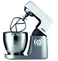 <p>Per alleggerire i dolcetti, usa la ricotta al posto del mascarpone. Vuoi un consiglio? Con la frusta dell'<b>impastatore Chef Sense KVL 6000T</b> di <b>Kenwood </b>renderai il composto dei cake pops morbido e spumoso.</p>