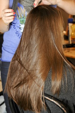 <p> <b>Pier Paolo Pasolini</b> diceva "<i>Piange ciò che muta anche per diventare migliore</i>". In tema di<i> hair styling</i>, potremmo mutuare questo sensibile passo pasoliniano per trasformarlo <b>ironicamente </b>in <b><i>"Piange chi si taglia i capelli, anche se sta meglio (con il nuovo taglio)</i></b>". È azzardato un paragone del genere? No, se si pensa che alcune bambine, se si taglia loro i capelli più di quanto si aspettavano, piangono. <br />Nel <i>fashion system</i>, sono diventate aneddotiche le<b> crisi di nervi </b>della super model <a href="https://www.donnamoderna.com/bellezza/viso-e-corpo/segreti-delle-top/foto-4" target="_self">Linda Evangelista</a> se i coiffeur le sbagliavano taglio di capelli. E meno male che era nota per essere "la trasformista" delle modelle anni '90.</p>