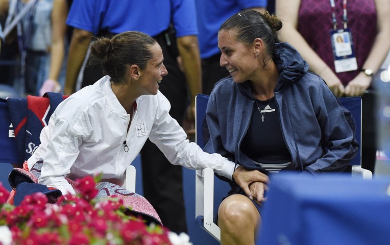 epa04928029 Flavia Pennetta of Italy (R) and Roberta Vinci of Italy (L) talk as they wait for the start of the trophy ceremony after the women's final on the thirteenth day of the 2015 US Open Tennis Championship at the USTA National Tennis Center in Flushing Meadows, New York, USA, 12 September 2015. The US Open runs through 13 September, which is a return to a 14-day schedule. EPA/JOHN G. MABANGLO