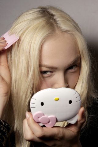 <p>"Il fondotinta deve essere personalizzato in base alle esigenze di ciascuna donna, la quale è bene si faccia consigliare da un truccatore esperto che sappia scegliere tipo e tonalità giusta per lei" - conclude il make up artist.</p><p>Si ringrazia la gentile disponibilità di <b>Maurizio Magnoni </b>– Make Up Artist della Profumeria Make up di Ancona e di Porto Recanati.</p><p>Scopri come si sceglie il <a href="https://www.donnamoderna.com/bellezza/trucco/fondotinta-carnagione" target="_self">colore del fondotinta</a> e le <b><a href="https://www.donnamoderna.com/bellezza/trucco/applicare-fondotinta" target="_self">tecniche per applicarlo</a></b> correttamente.</p>