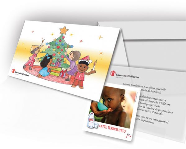 <p> <b>Il regalo solidale di Save the Children</b><br /> Vaccini, kit scolastici, 40 polli, latte terapeutico, una femmina di Yak... questi sono solo alcuni dei <b>regali di Natale</b> che puoi scegliere dalla <i>Lista dei Desideri</i> di <b>Save the Children</b>, doni che faranno felici le persone a te care e tutti quei bambini che ne hanno davvero bisogno! <br /> Basta collegarti a <b><a href="/www.savethechildren.it/regali" rel="nofollow" target="_self">savethechildren.it/regali</a></b> e scegliere una proposta. La persona a cui farai gli auguri riceverà una cartolina personalizzata con la foto del dono scelto e vivrà l'emozione di aver contribuito, insieme a te, a salvare tanti bambini.<br />Niente come fare felici, rende felici.</p>