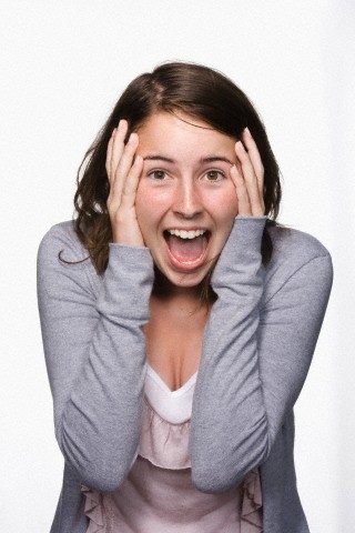 <p>Insorgono tra l’<b>adolescenza</b> e i 35 anni, con un picco nella fascia di età compresa<b> tra i 25 e i 45 anni, </b>ed una frequenza doppia nelle <b>donne</b>. Fanno parte dei disturbi dell'ansia, ma a differenza di questa, gli<b> attacchi di panico </b>sono caratterizzati da una <b>sintomatologia </b>improvvisa, inaspettata e particolarmente intensa.</p><p>Nel bel mezzo di un'esistenza serena, di colpo qualcosa irrompe, stravolgendola: il panico. E da allora, niente sarà più come prima: la <b>paura</b> che lo "shock" riaccada bloccherà la vita delle persone colpite.</p><p>Uscire dal circolo vizioso si può. Ne parliamo con la dottoressa <b>Nunzia Carli, psicologa e psicoterapeuta </b>di Barletta.</p>