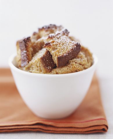 <p><b>Vantaggi e svantaggi dell'alimentazione senza zucchero</b></p><p><b>Vantaggi</b></p><p> È un <b>regime dietetico</b> adatto alle persone che hanno il diabete, varie allergie alimentari e diversi disturbi legati al metabolismo dei cibi. <br /> È una dieta pratica perché elimina il bisogno di tenere traccia delle <b>quantità di calorie</b> che si consumano. <br />Inoltre è sicuro al 100% che le calorie inutili vengano assunte, anzi. </p><p><b>Svantaggi</b></p><p>Può comportare la <b>difficoltà</b> di tagliare completamente gli alimenti a base di zucchero, inducendo a sgarrare facilmente con l'aggiunta di sensi di colpa.</p><p>Il suo rigore può "spaventare" chi ama il sapore dolce: rinuncia dopo rinuncia, può non abituarsi mai al nuovo sapore ed abbandonare del tutto la dieta.</p><p>Nel dubbio, meglio seguire il regime <i>sugar free</i> per 2-3 settimane, il tempo massimo cioè di tolleranza dall'assenza dolce individuale oppure concedersi delle<b> giornate di libertà.</b></p>