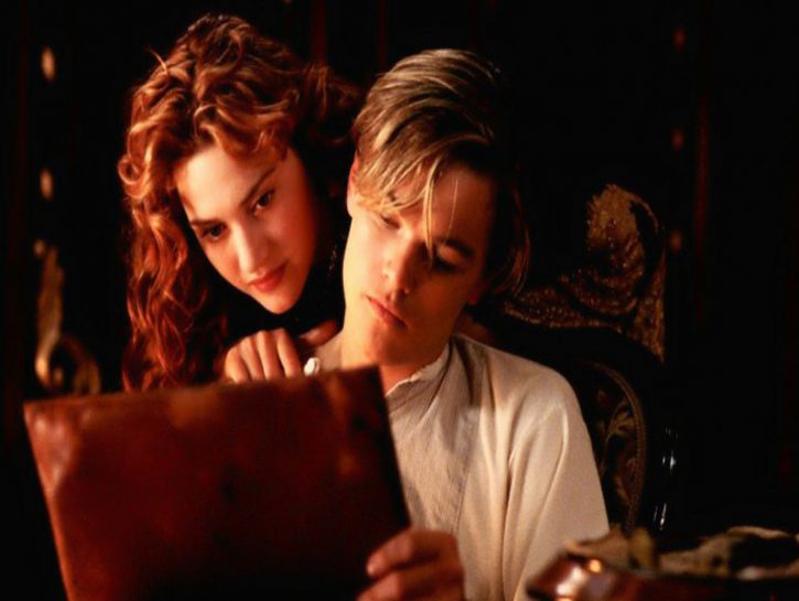 <p>Tra romanzo e realtà, amore, lacrime e passione, <b>Titanic</b>, di James Cameron (1997) è un viaggio e insieme un processo di crescita, una “traversata” che coniuga spettacolarità, azione, emozione e precipitazione struggente. Due adolescenti, bellissimi e così diversi all'inizio (Leonardo Di Caprio e Kate Winslet), che superando i divieti del censo e della cultura edoardiana si innamorano, vivono la loro parentesi di passione e sentimento e alla fine si perdono, per un errore umano dall'esito catastrofico. Un film smisurato nel budget, ma anche un kolossal vincitore di undici Oscar.</p>