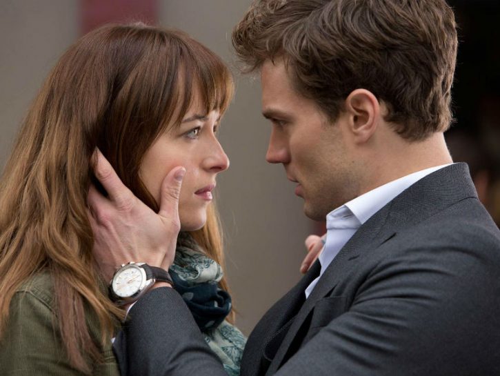 <p>Che dire poi delle storie d'amore piccanti e trasgressive, come quella tra Anastasia Steele e Christian Grey, protagonisti della saga di romanzi di <b>E.L. James</b> il cui primo capitolo, <b>Cinquanta sfumature di grigio</b>, è approdato nel 2015 al cinema diretto da <b>Sam Taylor-Johnson</b>. A dare anima e (soprattutto) corpo ai due protagonisti gli attori <b>Dakota Johnson </b>e <b>Jamie Dornan</b>, che nel 2017 ritroveremo nel seguito <b>Cinquanta sfumature di nero</b>.</p>