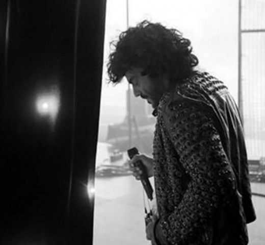 <p>Oggi <strong>Francesco Renga</strong> punta tutto su Jolanda e Leonardo: "<em>I miei figli, il mio lavoro e questa serenità che <strong>Ambra Angiolini</strong> e io siamo riusciti a ritrovare</em>". Ma crede ancora nell'amore nonostante la fine della sua lunga <strong>relazione</strong>: "<em>Mi tiene in piedi anche quest’idea dell’amore che credo sia la cosa più importante, non solo nelle mie canzoni, ma nella vita. Perché davvero è il motore di tutt</em>o".</p>
