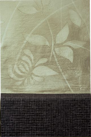 <p>Se non ami le tinte eccessivamente forti, gioca con <b>sfumature impercettibili </b>e un delicato effetto chiaroscuro. Puoi decorare le pareti di casa con <b>stencil su muro</b> dalle molteplici fantasie. Assicurati che la base sia omogenea: nel caso leviga, togli le macchie e dai una mano di tempera. Ricordati di utilizzare <b>una </b><b>livella</b>: ti aiuterà a procedere dritta. Vuoi fare un giro di prova? Apoggia le <b>mascherine stencil </b>e con una matita segna i punti dove poi stenderai il colore: avrai un assaggio dell'effetto finale.</p>
