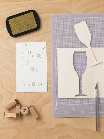 <p><b>Che cos'è lo stencil?</b> La tecnica <a href="https://www.donnamoderna.com/casa/arredamento/creativita-tutti-muri/foto-13" target="_blank">stencil</a> ti permette di decorare casa grazie alla creazione di una maschera (puoi disegnare o ritagliare una sagoma in cartoncino) con cui riprodurre <b>un'immagine in serie</b>, da dipingere sulle pareti o su un supporto. Stendi il colore sopra la maschera. Passando il pennello esclusivamente attraverso le zone ritagliate della maschera, una volta tolta eliminata la maschera otterrai una superficie con tanti gradevoli <a href="https://www.donnamoderna.com/mamme/mammacheblog/download-disegni-da-colorare/foto-9" target="_blank">disegni</a>.</p>