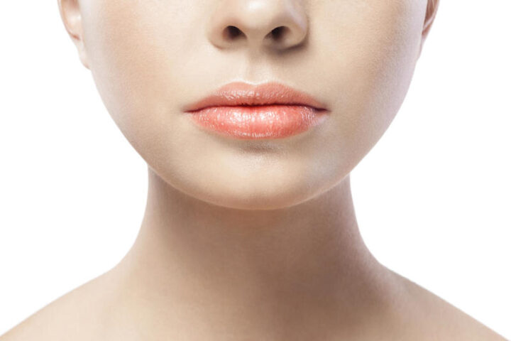 <p><b>Frutto alleato del beauty</b></p><p>Quante volte attrici e top hanno svelato questo<b> segreto di bellezza</b>: un bicchiere di <b>succo di melograno </b>a digiuno appena sveglie. Ed effettivamente si tratta di un ottimo<b> rimedio beauty </b>tutto naturale e in grado di mantenere la <b>pelle giovane</b> e luminosa a lungo. Gli antiossidanti e le vitamine contenute nel melograno<b> proteggono </b>anche la cute dall'azione nociva dei<b> raggi UV</b>.</p><p>Ideali dopo una <b>nottata di bagordi</b>, l'<b>estratto </b>o il succo di melograno sono perfetti per agevolare un profondo <b>detox</b> dell'organismo <b>drenando i liquidi </b>e aiutando il <b>fegato </b>a smaltire le tossine in eccesso. Ovviamente, se inseriti all'interno di una <b>dieta equilibrata</b>, sana e ricca di cibi altrettanto benefici.</p><p>Il <b>succo di melograno</b>, inoltre, viene utilizzato per formulare <b>sieri </b>e <b>creme anti-age</b>: le amanti delle maschere di bellezza <b>naturali</b> potranno inserire questo prezioso ingrediente nelle loro<b> preparazioni casalinghe</b> idratanti e anti-età per la pelle del <b>viso</b>.</p>