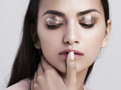 Make up brilla come una stella con glitter e polveri preziose