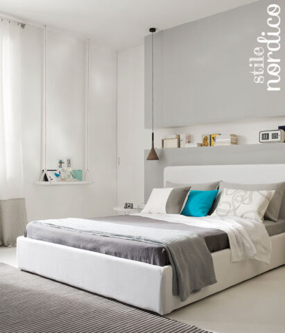 <p>Bianco e grigio chiaro sono l'ideale per dipingere la camera da letto dall'arredamento in stile nordico. Donano rigore, semplicità e molta luce per questo ambiente.</p>
