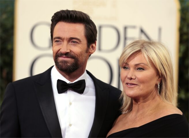 <p>Hugh Jackman e la moglie Deborra-Lee Furness hanno adottato due figli, Oscar Maximillian e Ava Eliot.</p>