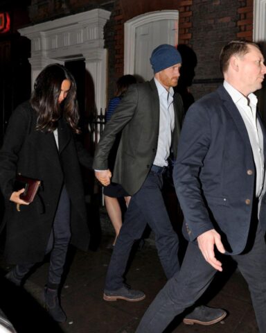 <p>Meghan Markle da ormai cinque settimane vive a Londra e questo fa pensare che la coppia faccia sul serio. </p>