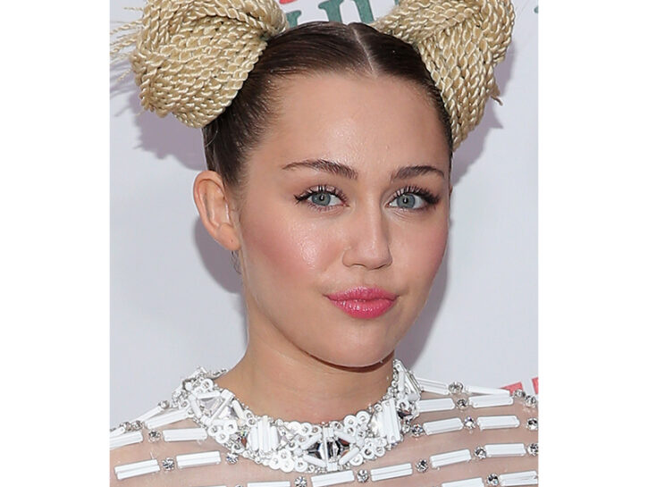 <p><b>Miley Cyrus </b>- Sopracciglia ad ali di gabbiano con sezione B rialzata e non troppo lunga, adatta ai visi regolari.</p>