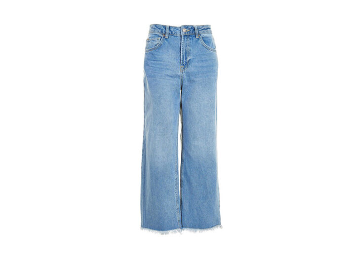 <p>In alternativa punta su un modello dalla linea più dritta come questo con orli sfrangiati (<b>TOSHOP</b>)</p>