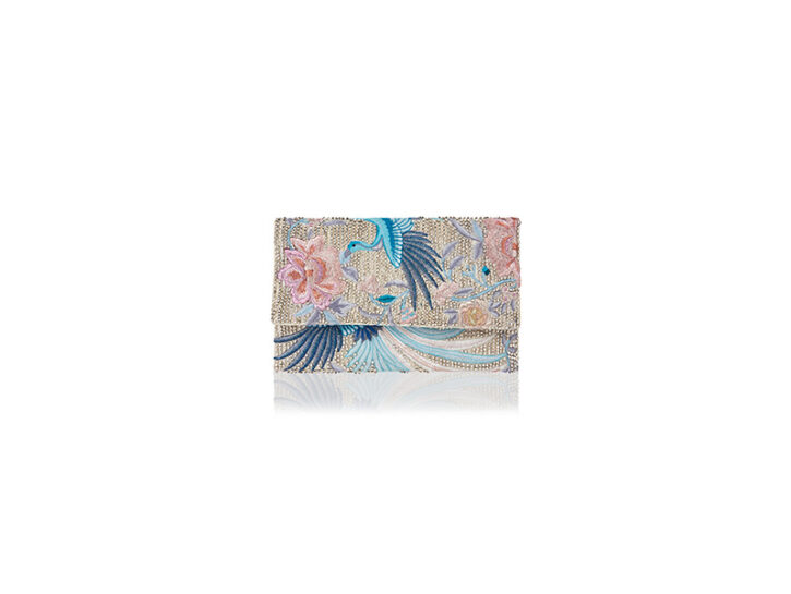<p>Per la sera via libera a una pochette con ricami e paillettes (<b>ACCESSORIZE</b>)</p>
