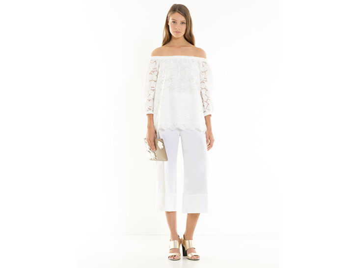 <p>D'estate il total white è sempre un'ottima idea. Perchè non scegliere dunque un paio di pantaloni alla caviglia nella nuance più chic di stagione? (<b>MAX&CO.</b>)</p>