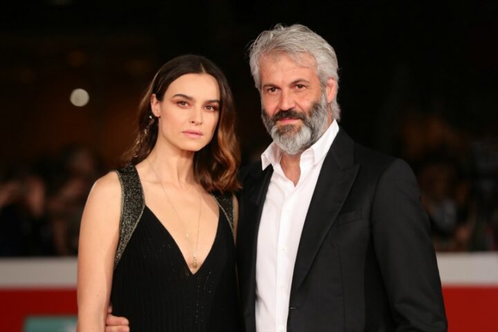 <p>L'attrice Kasia Smutniak insieme al compagno, il produttore Domenico Procacci</p>
