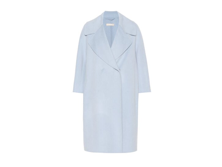 <p>Cappotto azzurro dalla linea d'ispirazione retrò (S MAX MARA)</p>