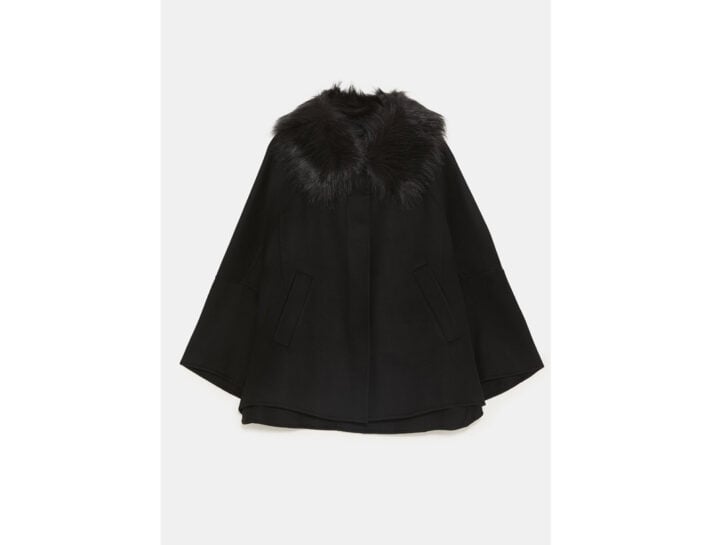 <p>Cappa nera con collo in ecopelliccia (ZARA)</p>