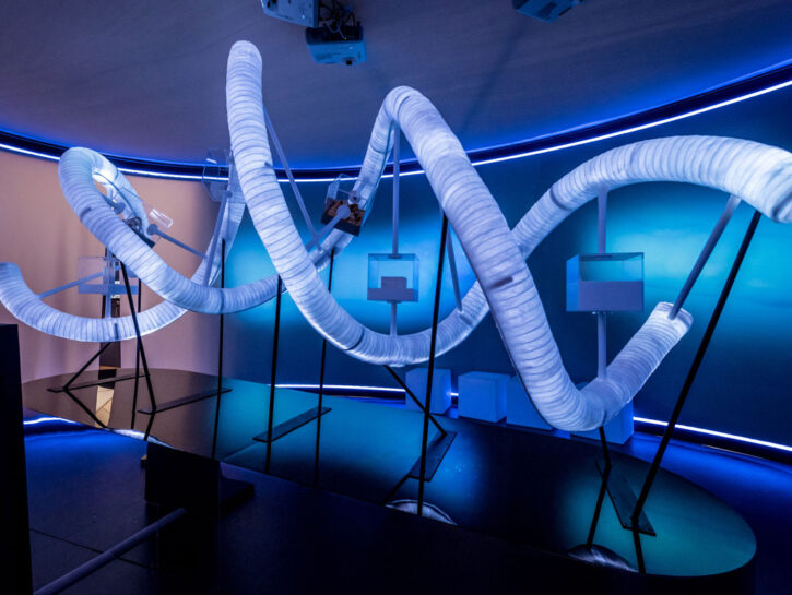 <p>La scultura Dna Epigen della rassegna "Genoma umano" a Trento</p>