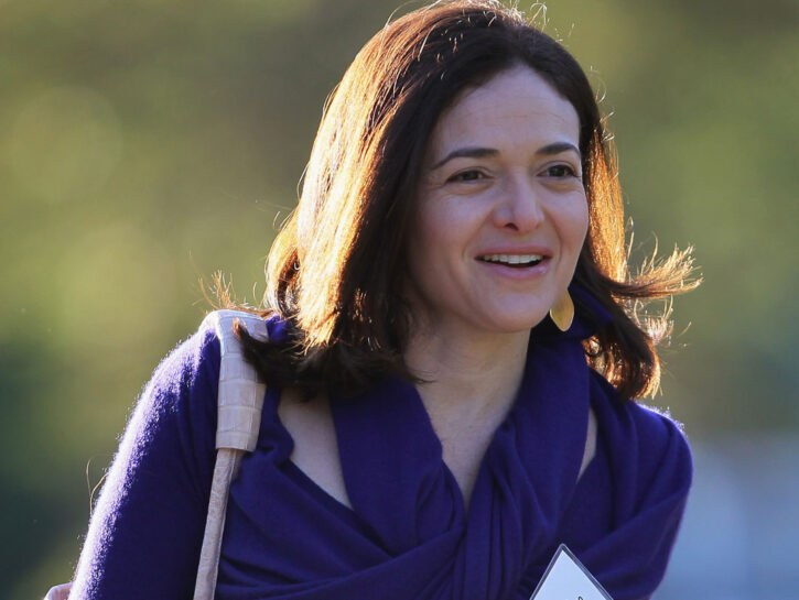 <p>Sheryl Kara Sandberg, 48 anni, è direttore operativo di Facebook. Nonostante avesse inventato un sistema di banner pubblicitari per Google, Sandberg non si sentiva valorizzata dal colosso Usa. Così, dopo i 40, si è proposta a Facebook.</p>
