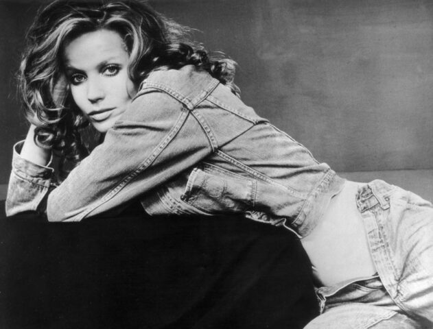 <p>La top-model Veruschka posa con un total look in denim</p><p><br></p>