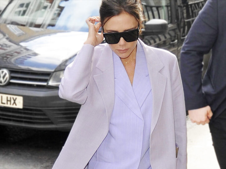<p>In tailleur come Victoria Beckham</p>