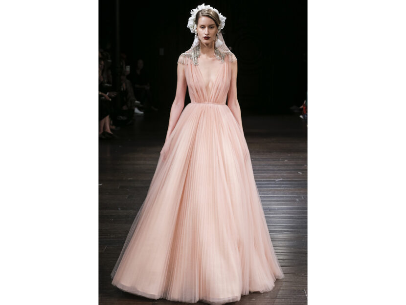 <p>Abito rosa (NAEEM KHAN)</p>