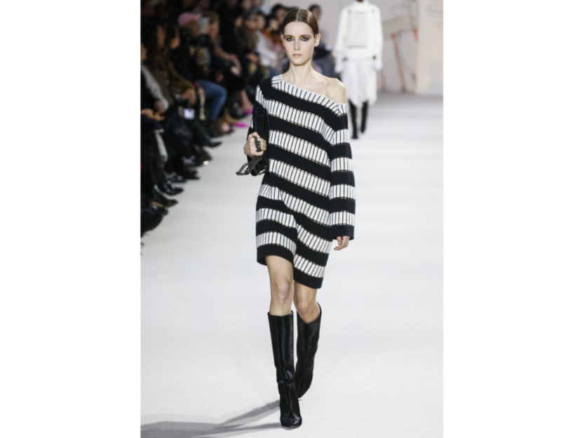 <p>Black & White...in stile optical, il mini dress di Akris</p>