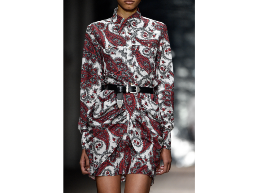 <p><span>Il mini dress di Isabel Marant dalla fantasia foulard bianco e bordeaux</span></p>