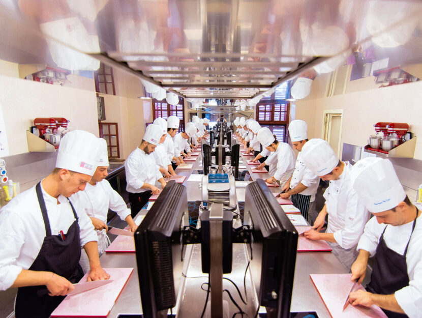 <p>Corsi di cucina salutistica, chef internazionali e master in “food design”: sono alcune delle caratteristiche di Ifse, la scuola di Piobesi Torinese (nella foto). Il 17 novembre c’è l’open day</p>