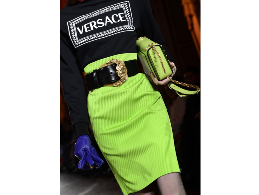 <p>La pencil skirt a vita alta verde lime autunno inverno 2018 di Versace</p>