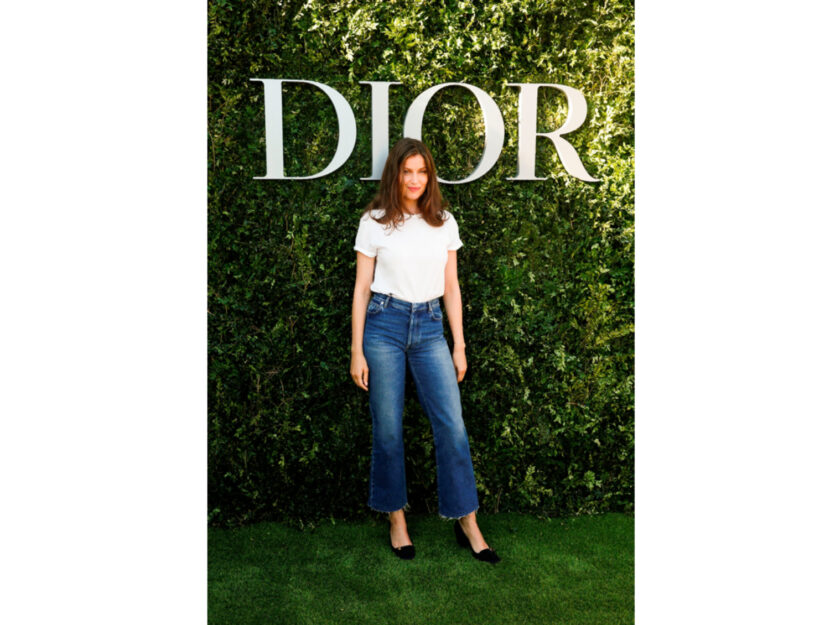 <p><span>Laetitia Casta con il suo fisico a clessidra porta benissimo i jeans a vita alta perchè mettono in risalto la vita stretta e la sinuosità della silhouette</span></p>