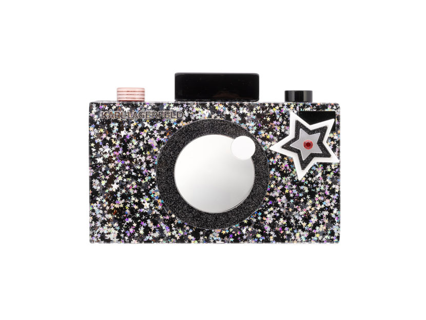 <p>Un po' macchina fotografica, un po' clutch sparkling (KARL LAGERFELD)</p><p><em>Credits: McArthurGlen</em></p>
