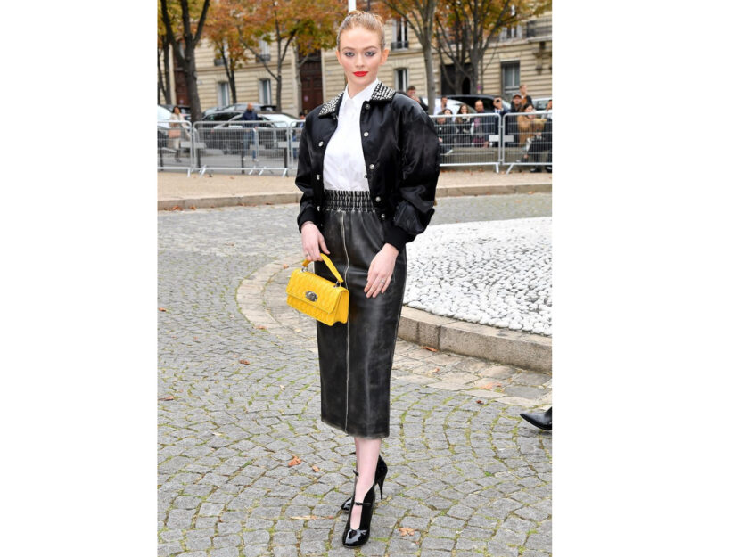 <p>Gonna di pelle lunga con un look elegante e bon ton</p>
