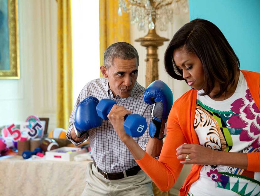 <p>Michelle nel 2015 in posa con Barack per partecipare al contest Instagram #GimmeFive.<br data-mce-bogus="1"></p>