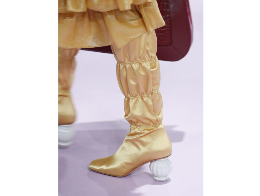 <p>Gli stivali giallo pastello con il tacco design di Mulberry</p>